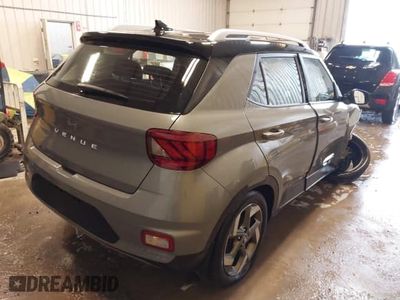 ✅ 2022 Hyundai Venue Limited • VIN: KMHRC8A37NU174410 • Lot: 41646297. Listed on IAAI with 47,210 mi. Free auction sales archive from the USA and detailed vehicle history report at DreamBid. Image 4.