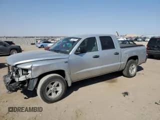 2009 Dodge Dakota z VIN 1D3HW38P69S783550, wystawiony jako Copart lot #74549874 z przebiegiem 153 320 mil mil oraz Czysty tytuł • Clean title. Historia ofert i sprzedaży dostępna na DreamBid. Obrazek 1.