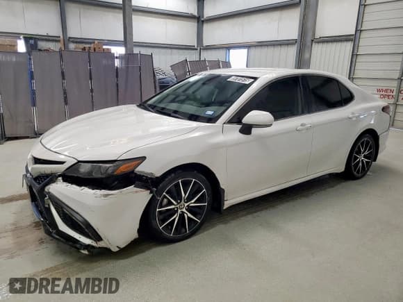 ✅ 2022 Toyota Camry SE • VIN: 4T1T11AK9NU669508 • Lot: 89701515. Wystawiony na Copart z przebiegiem 112 850 mil. Bezpłatny archiwum sprzedaży aukcyjnych z USA i szczegółowy raport historii pojazdu na DreamBid. Zdjęcie 1.