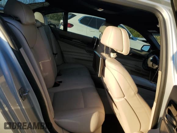 ✅ 2015 BMW 7 Series 750i • VIN: WBAYA8C53FGK19778 • Lot: 77258684. Listed on Copart with 34,535 mi. Free auction sales archive from the USA and detailed vehicle history report at DreamBid. Image 10.