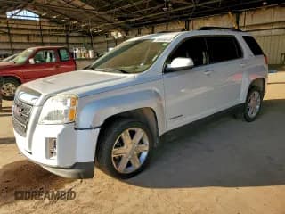 ✅ 2013 GMC Terrain SLT • VIN: 2GKALUEK1D6138581 • Лот: 94818015. Опубликован ранее на Copart с пробегом 153 909 миль. Бесплатный доступ к архиву аукционных продаж из США и подробный отчёт об истории автомобиля на DreamBid. Изображение 1.