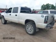 ✅ 2006 Chevrolet Silverado 2500HD LT3 • VIN: 1GCHK23D86F237137 • Lot: 42654117. Wystawiony na IAAI z przebiegiem Nie podano. Bezpłatny archiwum sprzedaży aukcyjnych z USA i szczegółowy raport historii pojazdu na DreamBid. Zdjęcie 3.