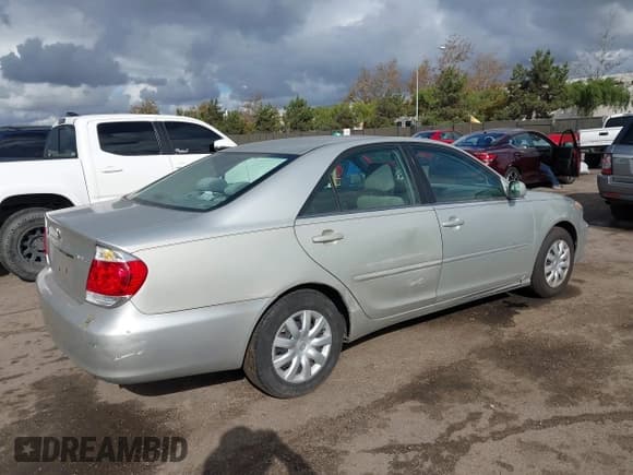 ✅ 2005 Toyota Camry LE • VIN: 4T1BE30K15U518028 • Лот: 43697534. Опубликован ранее на IAAI с пробегом 133 952 миль. Бесплатный доступ к архиву аукционных продаж из США и подробный отчёт об истории автомобиля на DreamBid. Изображение 4.