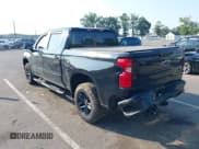 ✅ 2021 Chevrolet Silverado 1500 Custom Trail Boss • VIN: 1GCPYCEFXMZ447720 • Lot: 42997924. Wystawiony na IAAI z przebiegiem 39 845 mil. Bezpłatny archiwum sprzedaży aukcyjnych z USA i szczegółowy raport historii pojazdu na DreamBid. Zdjęcie 3.