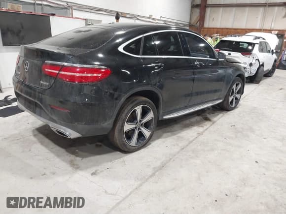 ✅ 2018 Mercedes-Benz GLC 300 • VIN: WDC0J4KB5JF478457 • Lot: 41584615. Wystawiony na IAAI z przebiegiem 145 773 mil. Bezpłatny archiwum sprzedaży aukcyjnych z USA i szczegółowy raport historii pojazdu na DreamBid. Zdjęcie 4.