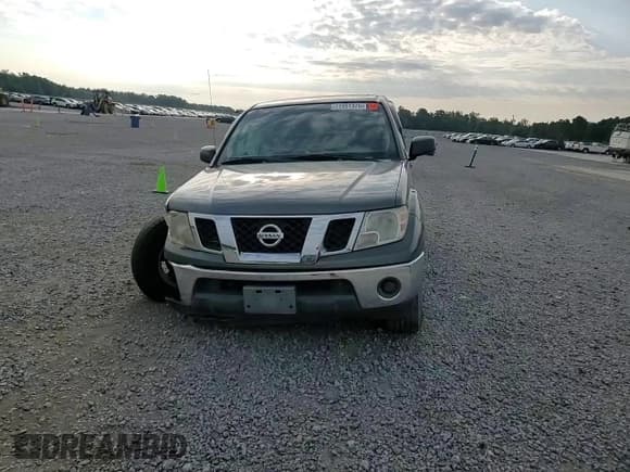 ✅ 2009 Nissan Frontier SE • VIN: 1N6AD07UX9C421105 • Lot: 71951375. Wystawiony na Copart z przebiegiem 110 450 mil. Bezpłatny archiwum sprzedaży aukcyjnych z USA i szczegółowy raport historii pojazdu na DreamBid. Zdjęcie 13.