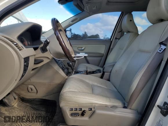 ✅ 2006 Volvo XC90 4.4L V8 • VIN: YV4CZ852461263281 • Lot: 90593145. Listed on Copart with 156,223 mi. Free auction sales archive from the USA and detailed vehicle history report at DreamBid. Image 7.