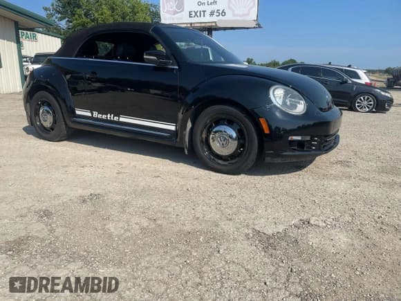 ✅ 2014 Volkswagen Beetle 2.5L • VIN: 3VW5P7AT4EM807139 • Лот: 90394075. Опубликован ранее на Copart с пробегом Не указан. Бесплатный доступ к архиву аукционных продаж из США и подробный отчёт об истории автомобиля на DreamBid. Изображение 1.