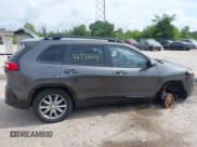 ✅ 2018 Jeep Cherokee Latitude • VIN: 1C4PJMCBXJD601104 • Lot: 42732211. Listed on IAAI with 60,117 mi. Free auction sales archive from the USA and detailed vehicle history report at DreamBid. Image 13.