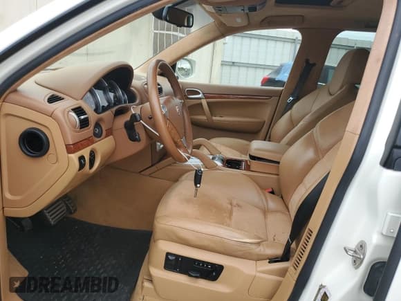 ✅ 2010 Porsche Cayenne GTS • VIN: WP1AD2AP1ALA61372 • Lot: 67749775. Listed on Copart with 158,663 mi. Free auction sales archive from the USA and detailed vehicle history report at DreamBid. Image 7.