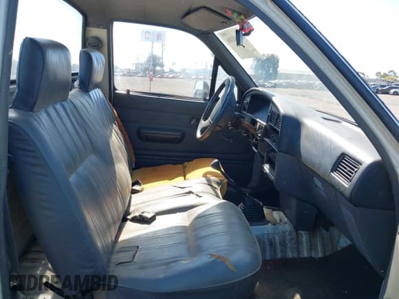 ✅ 1991 Toyota Pickup DLX • VIN: JT4RN82P1M5037018 • Лот: 42754306. Опубликован ранее на IAAI с пробегом 107 887 миль. Бесплатный доступ к архиву аукционных продаж из США и подробный отчёт об истории автомобиля на DreamBid. Изображение 5.