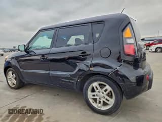 ✅ 2011 Kia Soul + • VIN: KNDJT2A22B7311723 • Лот: 94726395. Опубликован ранее на Copart с пробегом 186 835 миль. Бесплатный доступ к архиву аукционных продаж из США и подробный отчёт об истории автомобиля на DreamBid. Изображение 2.