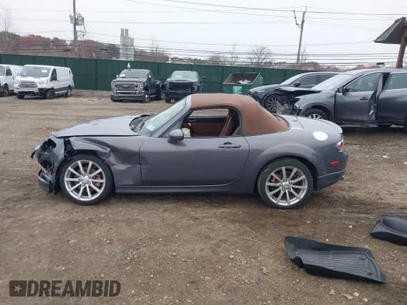 ✅ 2006 Mazda MX-5 Miata Sport • VIN: JM1NC25FX60120273 • Lot: 43774037. Listed on IAAI with 66,933 mi. Free auction sales archive from the USA and detailed vehicle history report at DreamBid. Image 14.