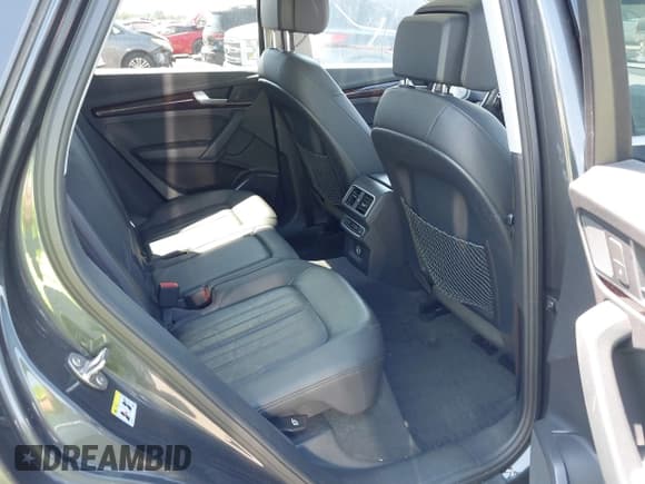 ✅ 2018 Audi Q5 Premium Plus • VIN: WA1BNAFY8J2236957 • Lot: 43322853. Wystawiony na IAAI z przebiegiem 84 104 mil. Bezpłatny archiwum sprzedaży aukcyjnych z USA i szczegółowy raport historii pojazdu na DreamBid. Zdjęcie 8.