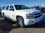 2014 Chevrolet Suburban LT z VIN 1GNSKJE75ER212434, wystawiony jako IAAI lot #41681972 z przebiegiem 381 890 mil mil oraz . Historia ofert i sprzedaży dostępna na DreamBid. Obrazek 1.