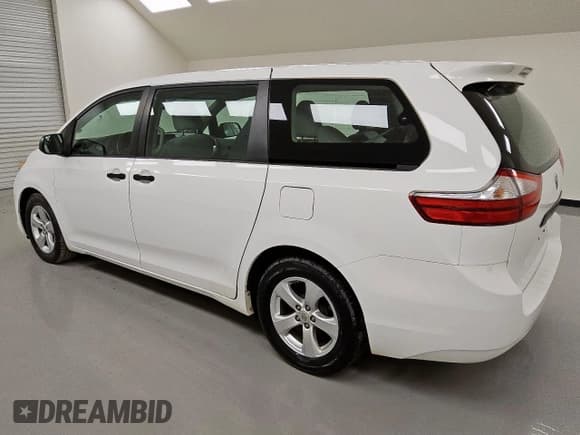 ✅ 2016 Toyota Sienna L • VIN: 5TDZK3DC5GS711420 • Лот: 85431125. Опубликован ранее на Copart с пробегом 69 830 миль. Бесплатный доступ к архиву аукционных продаж из США и подробный отчёт об истории автомобиля на DreamBid. Изображение 2.