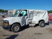 ✅ 2023 Chevrolet Express Cargo • VIN: 1GCWGAFP3P1242544 • Lot: 40611464. Wystawiony na IAAI z przebiegiem 32 464 mil. Bezpłatny archiwum sprzedaży aukcyjnych z USA i szczegółowy raport historii pojazdu na DreamBid. Zdjęcie 6.