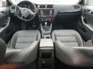 ✅ 2017 Volkswagen Jetta SEL • VIN: 3VWL17AJ2HM355235 • Lot: 86851855. Wystawiony na Copart z przebiegiem 104 714 mil. Bezpłatny archiwum sprzedaży aukcyjnych z USA i szczegółowy raport historii pojazdu na DreamBid. Zdjęcie 8.