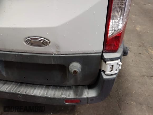 ✅ 2015 Ford Transit Cargo • VIN: 1FTNR2CM5FKA76350 • Lot: 43884228. Wystawiony na IAAI z przebiegiem 78 704 mil. Bezpłatny archiwum sprzedaży aukcyjnych z USA i szczegółowy raport historii pojazdu na DreamBid. Zdjęcie 6.