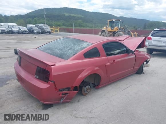 ✅ 2007 Ford Mustang GT Deluxe • VIN: 1ZVHT82H575200488 • Lot: 43074123. Listed on IAAI with 93,706 mi. Free auction sales archive from the USA and detailed vehicle history report at DreamBid. Image 4.