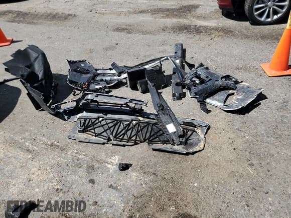 ✅ 2024 VinFast VF 8 Plus • VIN: RLLV1AFA2RH004905 • Lot: 67291635. Wystawiony na Copart z przebiegiem 826 mil. Bezpłatny archiwum sprzedaży aukcyjnych z USA i szczegółowy raport historii pojazdu na DreamBid. Zdjęcie 13.