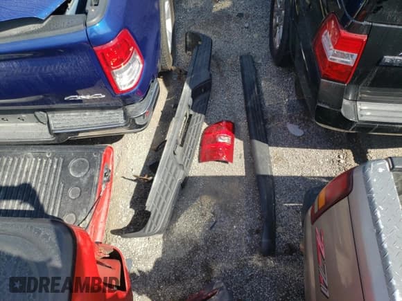 ✅ 2010 Chevrolet Silverado 1500 LT • VIN: 3GCRKSE31AG106972 • Lot: 69835884. Listed on Copart with 163,186 mi. Free auction sales archive from the USA and detailed vehicle history report at DreamBid. Image 12.