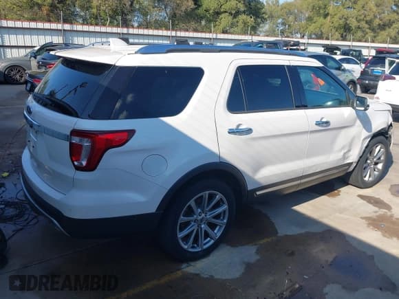 ✅ 2017 Ford Explorer Limited • VIN: 1FM5K7F84HGD86619 • Lot: 43545889. Wystawiony na IAAI z przebiegiem 139 772 mil. Bezpłatny archiwum sprzedaży aukcyjnych z USA i szczegółowy raport historii pojazdu na DreamBid. Zdjęcie 4.