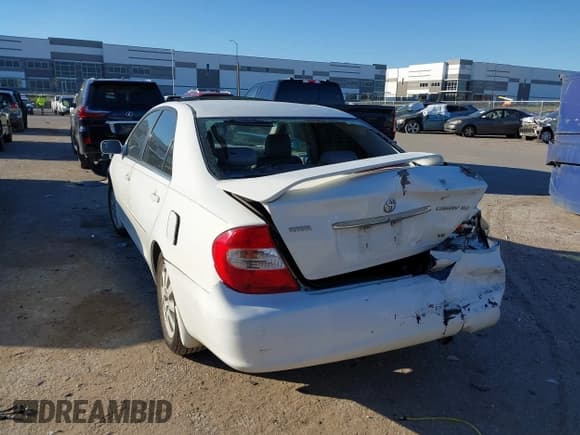 ✅ 2002 Toyota Camry LE • VIN: 4T1BF32K82U006868 • Lot: 43603950. Wystawiony na IAAI z przebiegiem 207 794 mil. Bezpłatny archiwum sprzedaży aukcyjnych z USA i szczegółowy raport historii pojazdu na DreamBid. Zdjęcie 3.