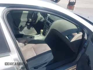 2012 Chevrolet Malibu 1FL z VIN 1G1ZA5EU0CF307305, wystawiony jako IAAI lot #43433557 z przebiegiem 212 034 mil mil oraz . Historia ofert i sprzedaży dostępna na DreamBid. Obrazek 5.