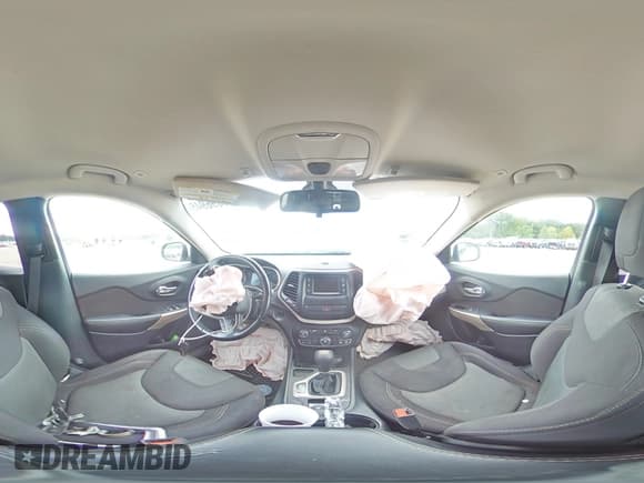 ✅ 2018 Jeep Cherokee Latitude • VIN: 1C4PJLCB2JD595339 • Lot: 70696945. Listed on Copart with 116,234 mi. Free auction sales archive from the USA and detailed vehicle history report at DreamBid. Image 15.