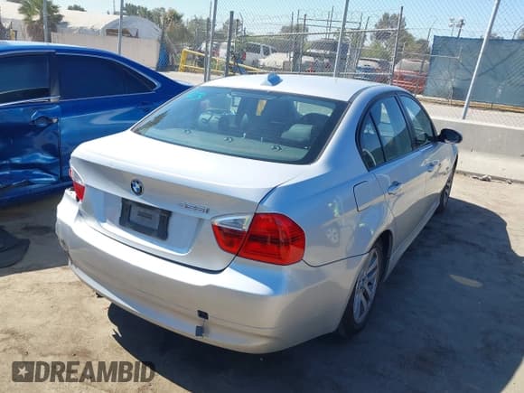 ✅ 2007 BMW 3 Series 328i • VIN: WBAVC53537FZ80538 • Lot: 42675956. Listed on IAAI with 235,056 mi. Free auction sales archive from the USA and detailed vehicle history report at DreamBid. Image 4.