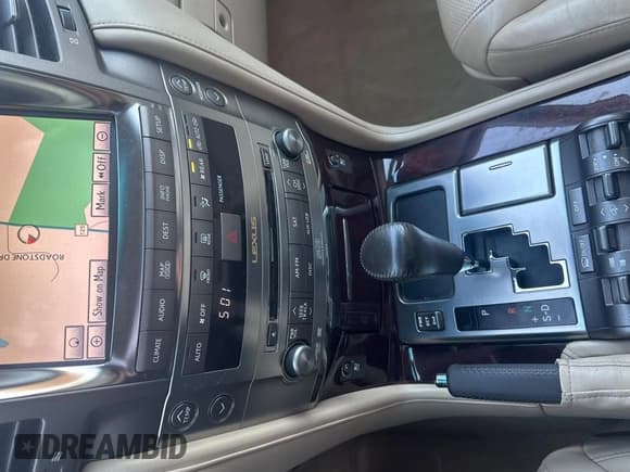 ✅ 2011 Lexus LX 570 • VIN: JTJHY7AX7B4058972 • Lot: 77684774. Listed on Copart with 163,039 mi. Free auction sales archive from the USA and detailed vehicle history report at DreamBid. Image 9.