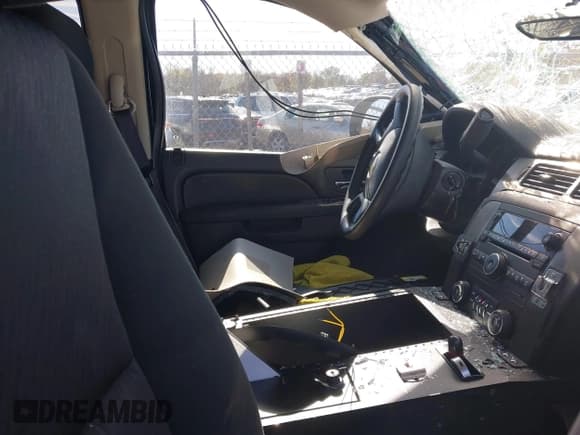 ✅ 2013 Chevrolet Tahoe Commercial • VIN: 1GNLC2E05DR266048 • Lot: 40848505. Wystawiony na IAAI z przebiegiem 95 459 mil. Bezpłatny archiwum sprzedaży aukcyjnych z USA i szczegółowy raport historii pojazdu na DreamBid. Zdjęcie 5.