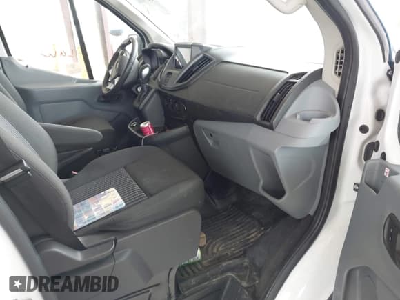 ✅ 2019 Ford Transit Passenger XL • VIN: 1FBZX2YM1KKB05406 • Lot: 42473006. Wystawiony na IAAI z przebiegiem 108 979 mil. Bezpłatny archiwum sprzedaży aukcyjnych z USA i szczegółowy raport historii pojazdu na DreamBid. Zdjęcie 5.