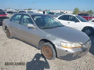 1998 Honda Accord LX с VIN 1HGCG5648WA138955, выставлен на аукционе IAAI как лот 43365302 с пробегом 168 715 миль миль и . История ставок и продаж доступна на DreamBid. Изображение 1.