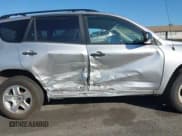 ✅ 2006 Toyota RAV4 • VIN: JTMZK33V666000794 • Лот: 43699701. Опубликован ранее на IAAI с пробегом 221 898 миль. Бесплатный доступ к архиву аукционных продаж из США и подробный отчёт об истории автомобиля на DreamBid. Изображение 6.