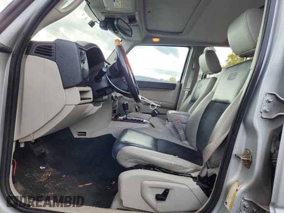 ✅ 2007 Jeep Commander Overland • VIN: 1J8HG68257C671205 • Лот: 82602575. Опубликован ранее на Copart с пробегом 159 536 миль. Бесплатный доступ к архиву аукционных продаж из США и подробный отчёт об истории автомобиля на DreamBid. Изображение 7.