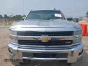 ✅ 2015 Chevrolet Silverado 2500HD LT • VIN: 1GC1KVEG3FF661609 • Lot: 42485031. Wystawiony na IAAI z przebiegiem 187 452 mil. Bezpłatny archiwum sprzedaży aukcyjnych z USA i szczegółowy raport historii pojazdu na DreamBid. Zdjęcie 6.