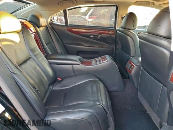✅ 2007 Lexus LS 460 L • VIN: JTHGL46FX75004268 • Lot: 95992595. Listed on Copart with 107,277 mi. Free auction sales archive from the USA and detailed vehicle history report at DreamBid. Image 10.