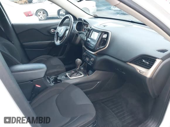 ✅ 2016 Jeep Cherokee Latitude • VIN: 1C4PJMCB7GW118036 • Лот: 41232593. Опубликован ранее на IAAI с пробегом 114 880 миль. Бесплатный доступ к архиву аукционных продаж из США и подробный отчёт об истории автомобиля на DreamBid. Изображение 5.