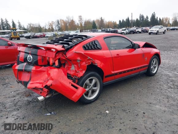 ✅ 2006 Ford Mustang Standard • VIN: 1ZVHT80N765200032 • Lot: 43722050. Listed on IAAI with 104,988 mi. Free auction sales archive from the USA and detailed vehicle history report at DreamBid. Image 4.