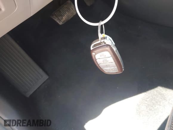 ✅ 2018 Hyundai Elantra Limited • VIN: 5NPD84LF8JH224851 • Lot: 42007863. Listed on IAAI with 135,745 mi. Free auction sales archive from the USA and detailed vehicle history report at DreamBid. Image 11.