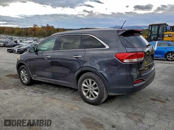 ✅ 2017 Kia Sorento LX • VIN: 5XYPGDA54HG293094 • Лот: 93991315. Опубликован ранее на Copart с пробегом 144 460 миль. Бесплатный доступ к архиву аукционных продаж из США и подробный отчёт об истории автомобиля на DreamBid. Изображение 2.