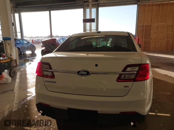 ✅ 2013 Ford Police Interceptor • VIN: 1FAHP2MT7DG101909 • Lot: 41400024. Wystawiony na IAAI z przebiegiem 260 481 mil. Bezpłatny archiwum sprzedaży aukcyjnych z USA i szczegółowy raport historii pojazdu na DreamBid. Zdjęcie 16.