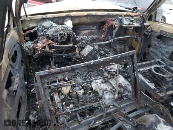 ✅ 2000 GMC Sierra 1500 • VIN: 1GTGC33R1YF440271 • Lot: 42950305. Wystawiony na Copart z przebiegiem Nie podano. Bezpłatny archiwum sprzedaży aukcyjnych z USA i szczegółowy raport historii pojazdu na DreamBid. Zdjęcie 8.