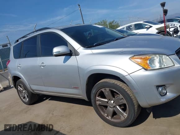 ✅ 2010 Toyota RAV4 Sport • VIN: JTMWF4DV4A5027891 • Lot: 42493792. Listed on IAAI with 162,746 mi. Free auction sales archive from the USA and detailed vehicle history report at DreamBid. Image 13.