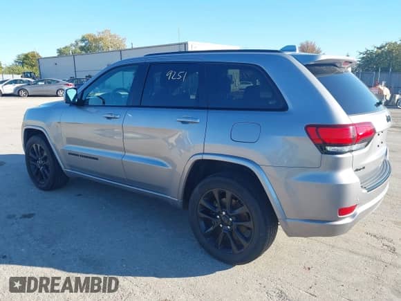 2018 Jeep Grand Cherokee Altitude z VIN 1C4RJFAG6JC220486, wystawiony jako IAAI lot #43399251 z przebiegiem 90 525 mil mil oraz . Historia ofert i sprzedaży dostępna na DreamBid. Obrazek 3.