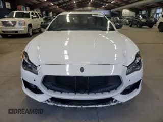✅ 2021 Maserati Quattroporte S Q4 GranSport • VIN: ZAM56YRSXM1371489 • Lot: 72811294. Wystawiony na Copart z przebiegiem 23 696 mil. Bezpłatny archiwum sprzedaży aukcyjnych z USA i szczegółowy raport historii pojazdu na DreamBid. Zdjęcie 5.