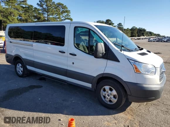 ✅ 2018 Ford Transit Passenger XL • VIN: 1FBZX2YM3JKA21215 • Lot: 90623945. Wystawiony na Copart z przebiegiem 190 254 mil. Bezpłatny archiwum sprzedaży aukcyjnych z USA i szczegółowy raport historii pojazdu na DreamBid. Zdjęcie 4.