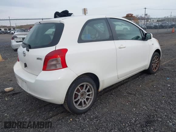 ✅ 2007 Toyota Yaris • VIN: JTDJT923775112850 • Lot: 43592099. Listed on IAAI with 330,719 mi. Free auction sales archive from the USA and detailed vehicle history report at DreamBid. Image 4.